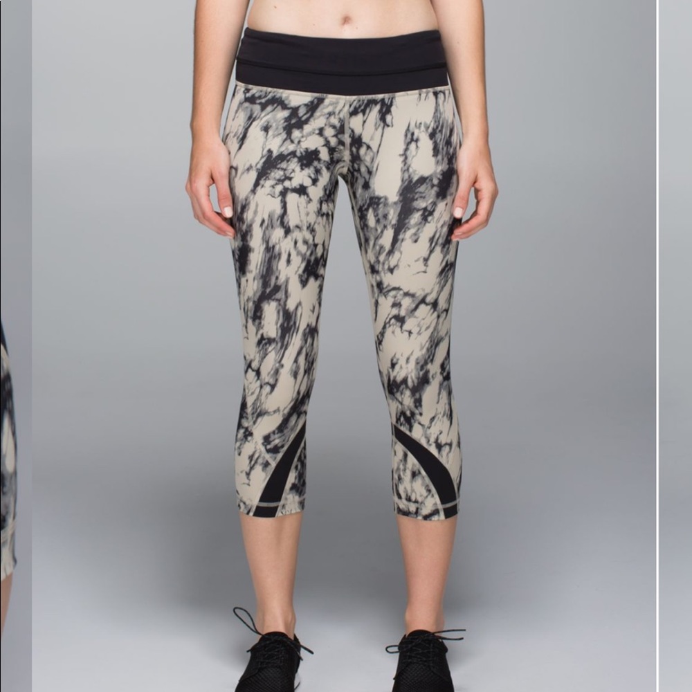 Lululemon Inspire crop II Luxtreme marble print
